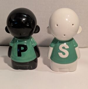 Collectable Knorr Sidekicks Salt & Pepper Shaker.